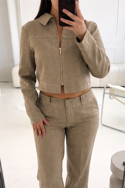 Avslappnat Tvådelat Set för Dam i Bomull & Linne – Kort Topp med Krage och Dragkedja samt Raka Byxor, Vår 2026